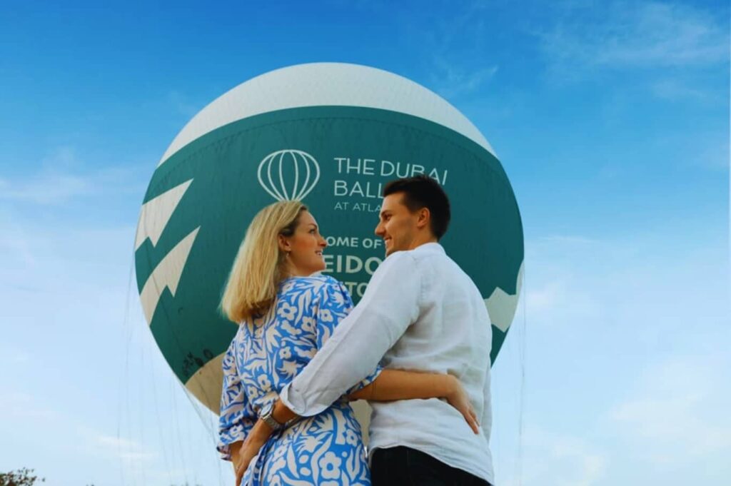 The Dubai Balloon at Atlantis Family Ride Couple Goal