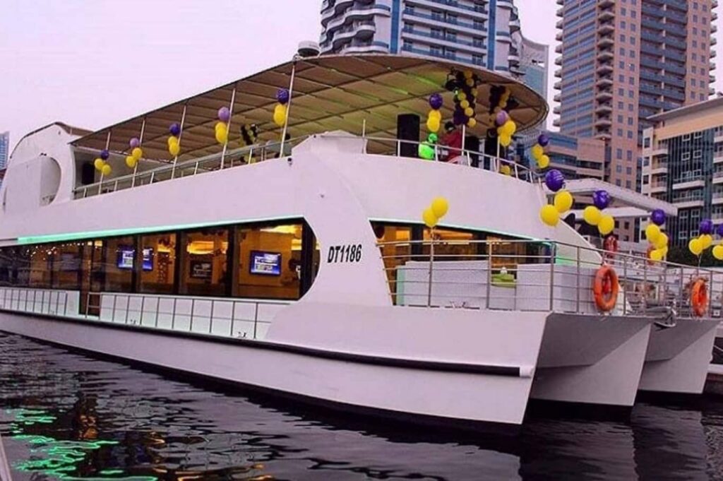 Mona Lisa Dinner Cruise Dubai Marina Dinner