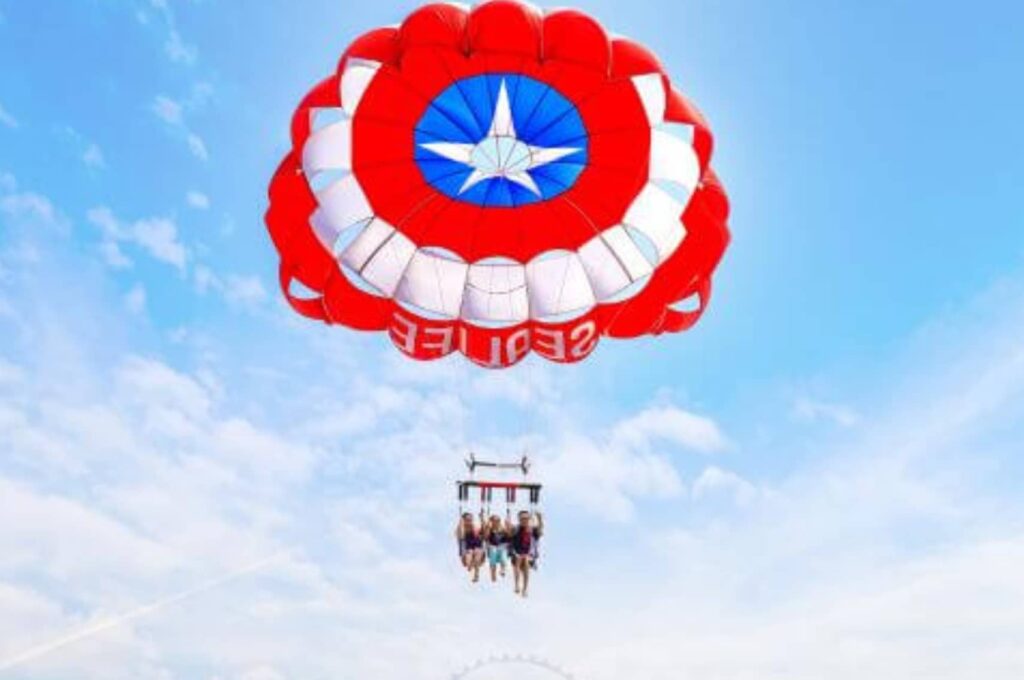 Parasailing in Dubai