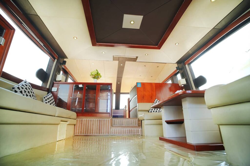 72 FT SuperFly Siddi Yacht Tour Bathroom
