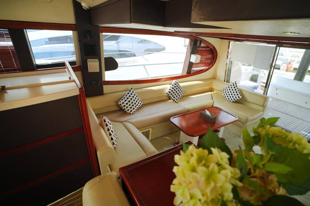 72 FT SuperFly Siddi Yacht Tour Bed Room