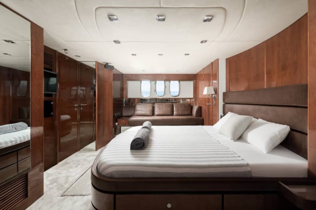 68 FT Platinum Premium Yacht Luxury Bed Rooms
