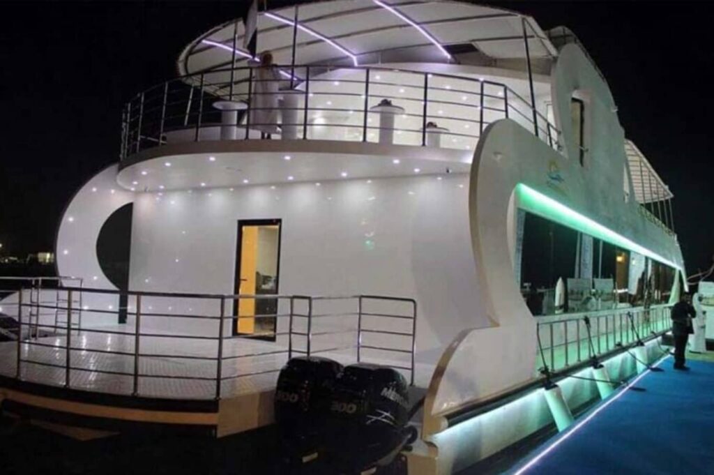 Mona Lisa Dinner Cruise Dubai Marina