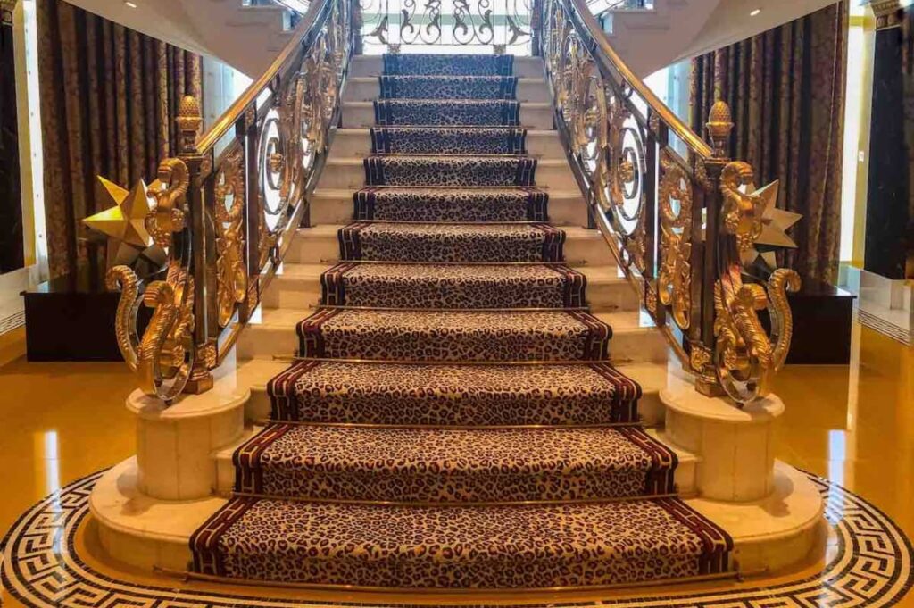Guided Inside Burj Al Arab Photo moment