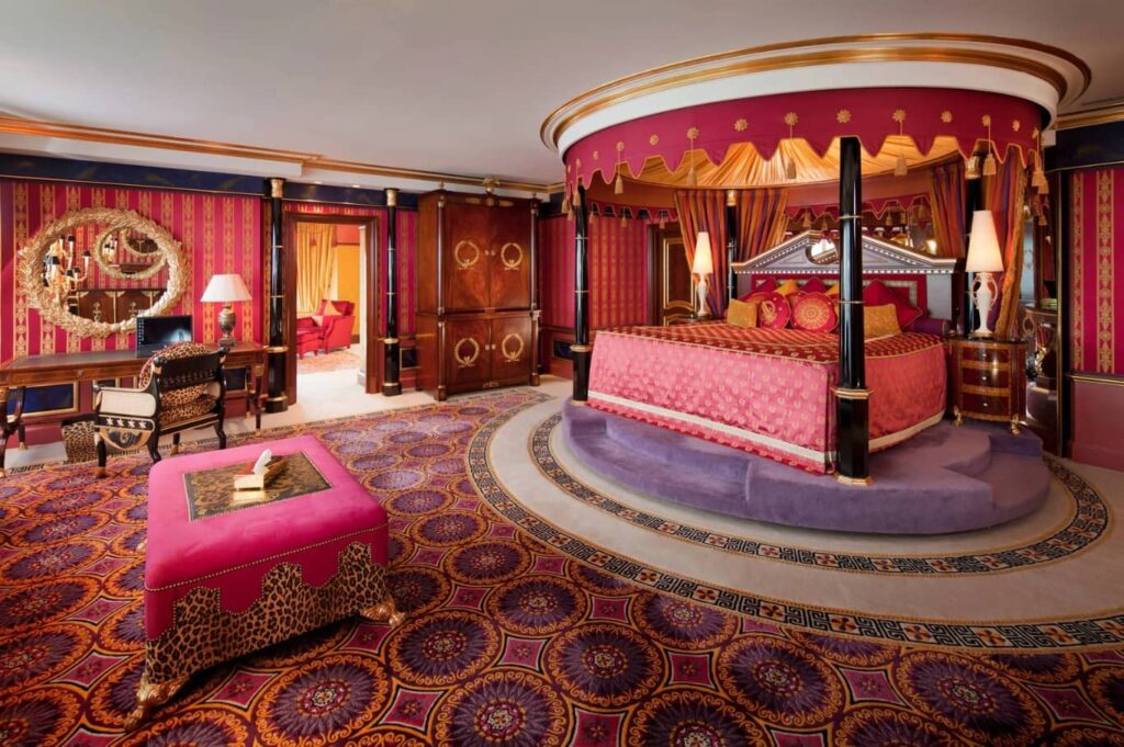 Guided Inside Burj Al Arab Photo moment
