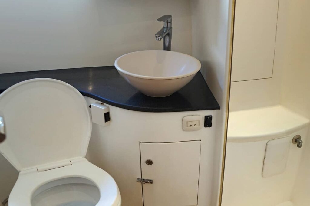 50 FT Seamaster 1 Yacht Toilets