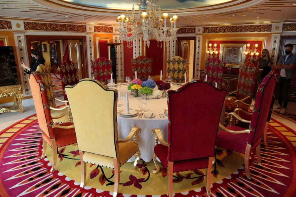 Guided Inside Burj Al Arab Photo moment
