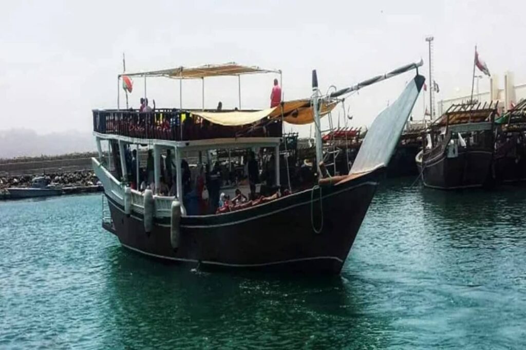 Musandam Dibba Tour with Dhow Cruise and Lunch