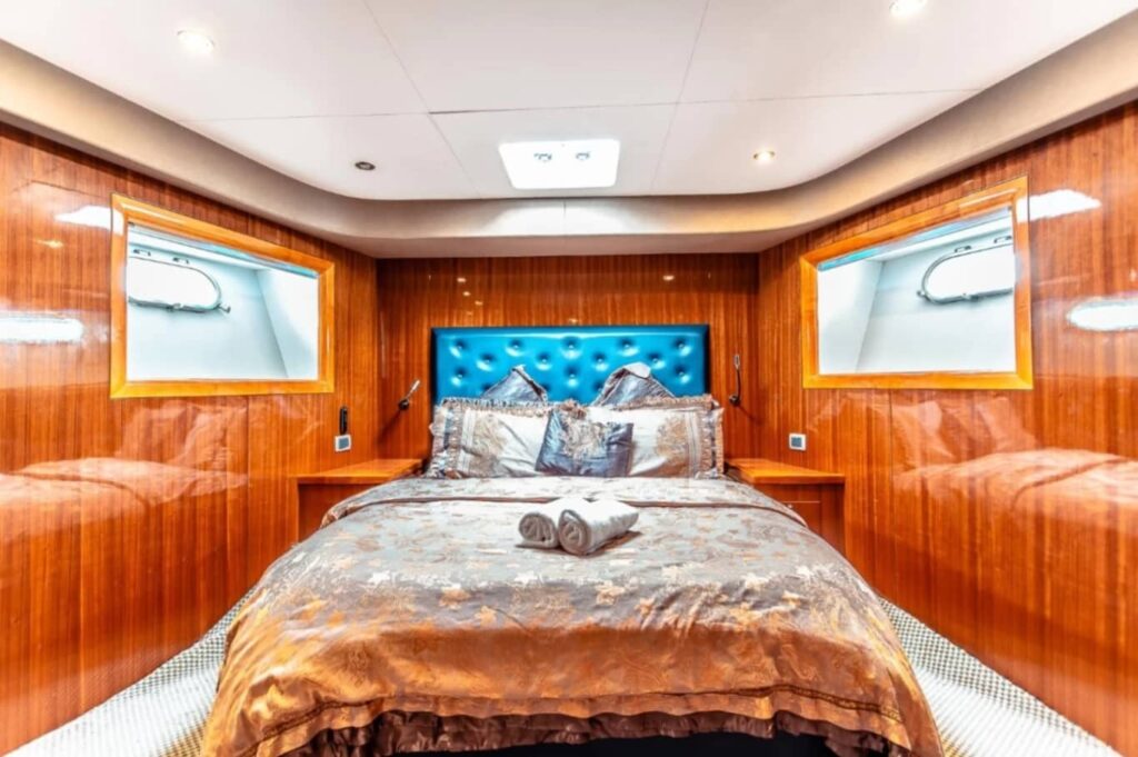 90 Ft. Big Daddy Yacht Dubai Bedrooms