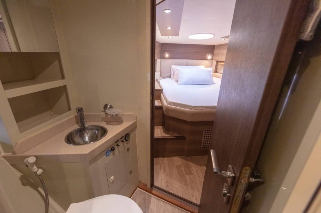 46 FT Viktoriia Yacht Dubai Bathroom