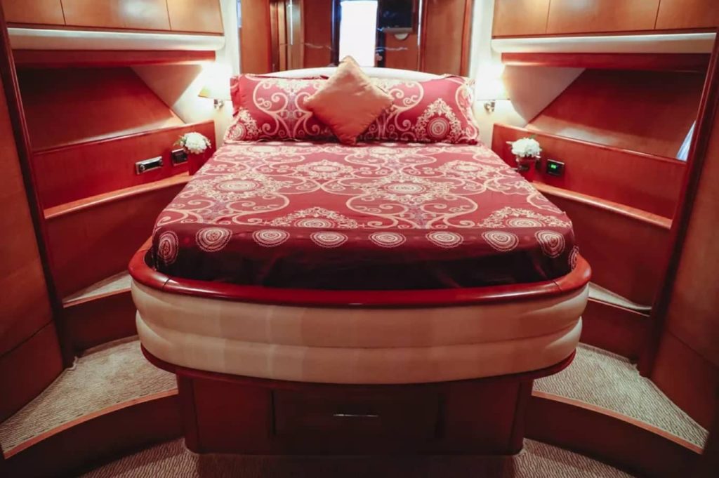 64 FT Dominator Yacht Dubai Bedroom
