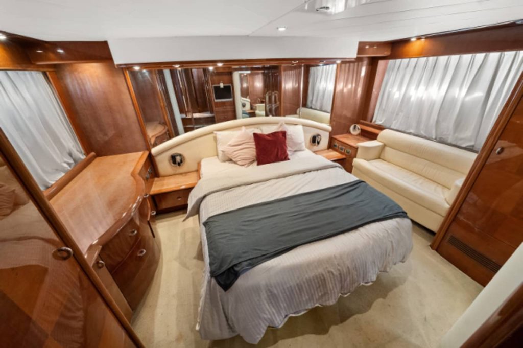 68 FT Luna Yacht Bedroom