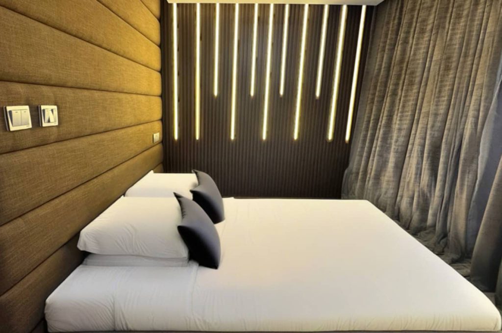 70-ft Castle Yacht Dubai Bedroom