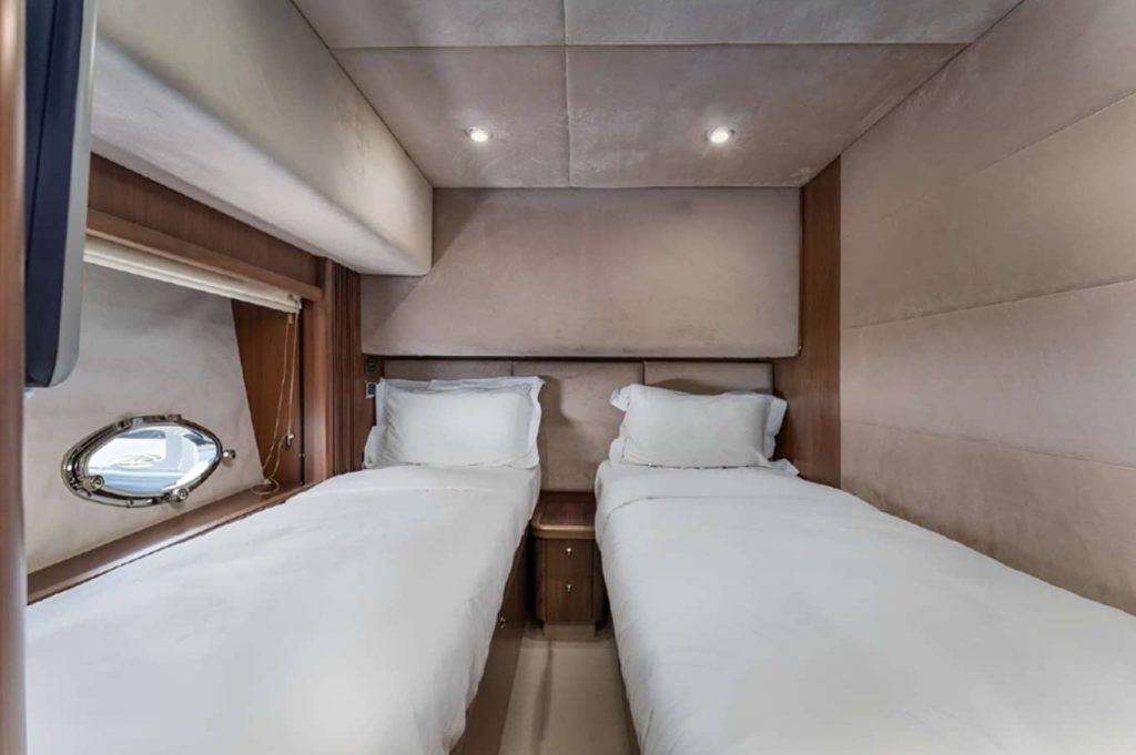 84 FT Sunseeker Yacht Dubai Bedroom