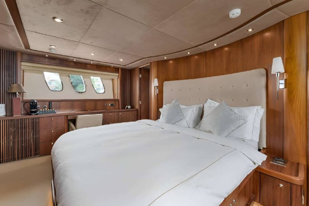 84 FT Sunseeker Yacht Dubai Luxury Room