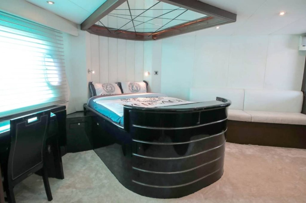 95 FT Black Pearl Yacht Dubai Bedroom
