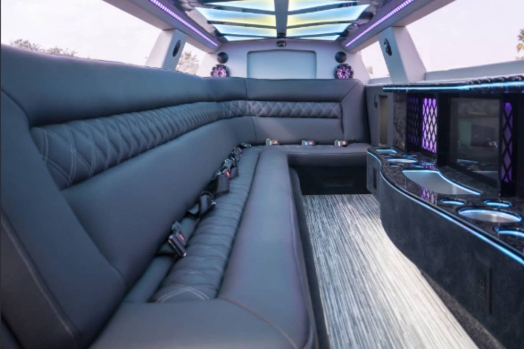 Super Chrysler Limousine Black Audio