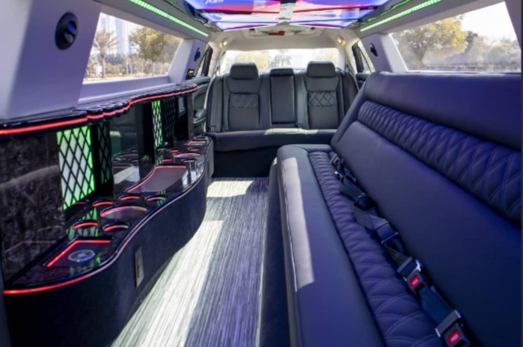 Super Chrysler Limousine Black Elegance